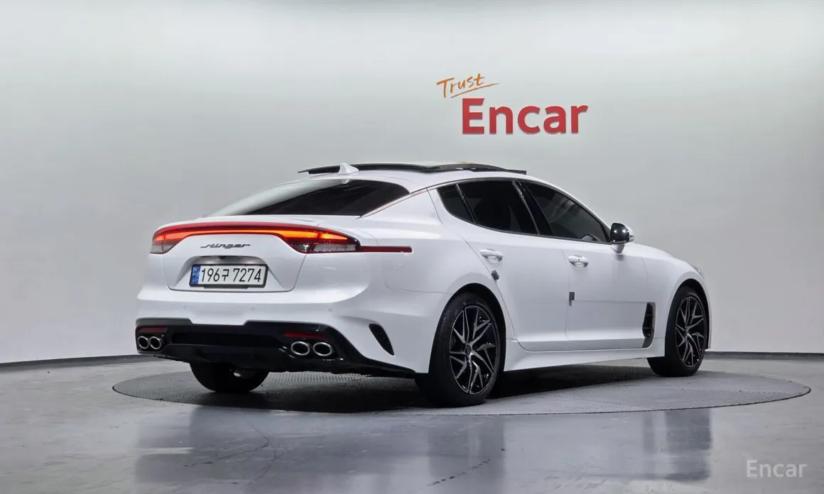 Фото 2 - Kia Stinger