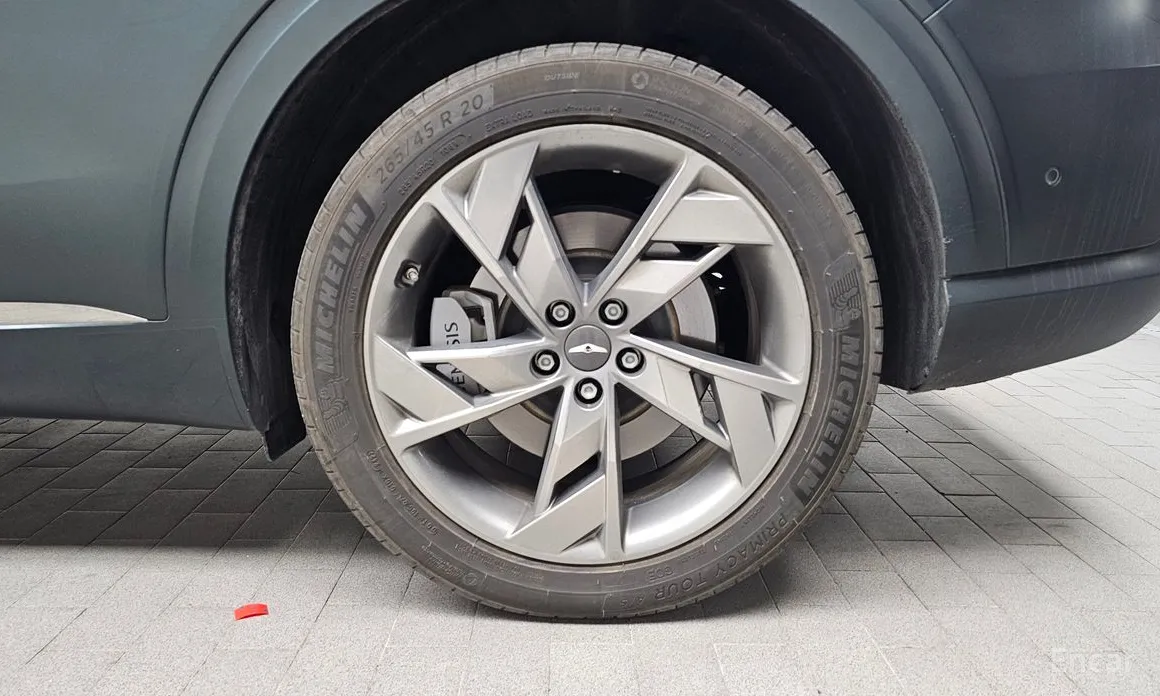 Фото 5 - Genesis GV70