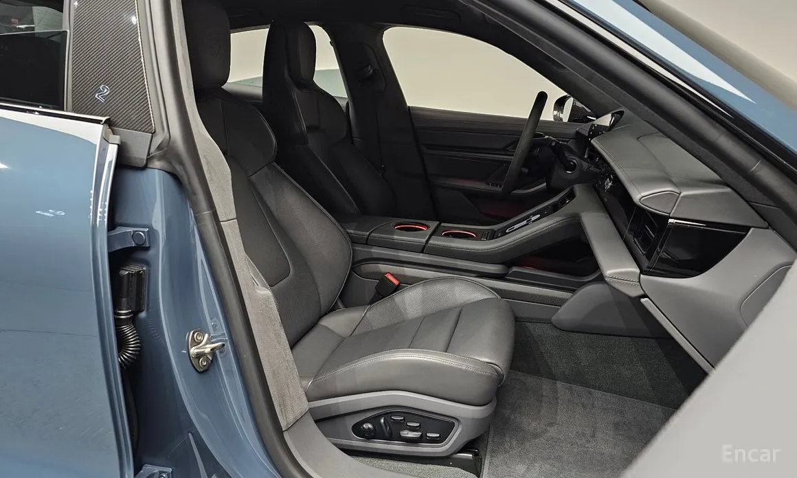 Фото 10 - Porsche Taycan