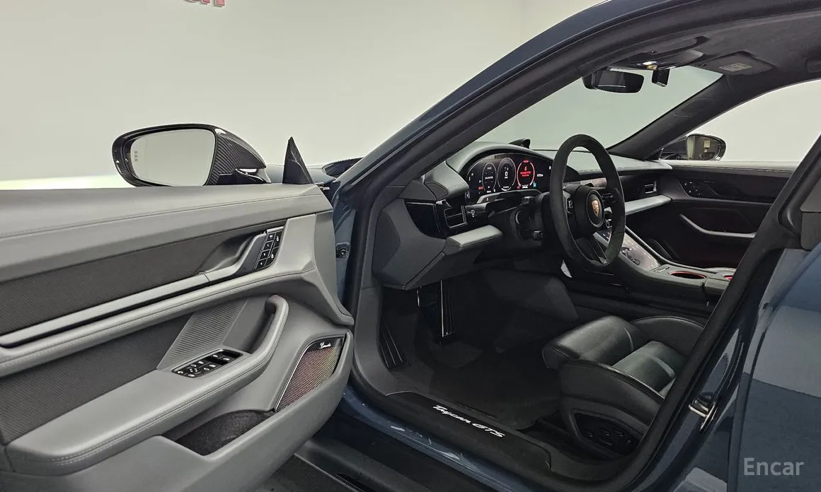 Фото 11 - Porsche Taycan