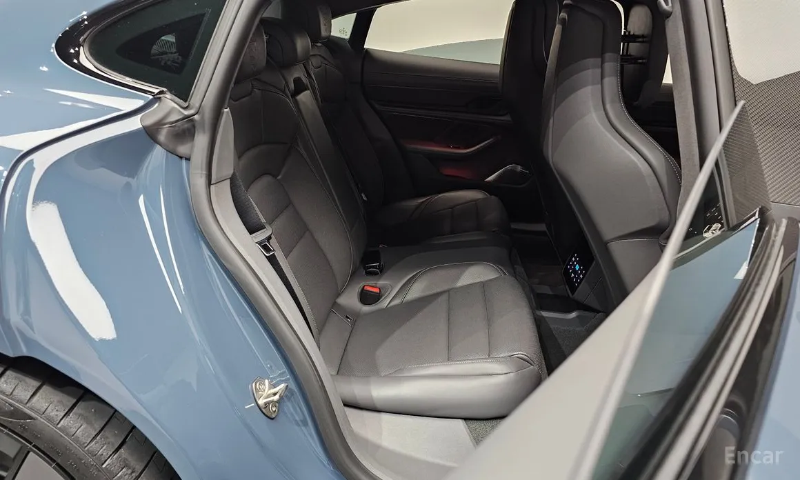 Фото 12 - Porsche Taycan