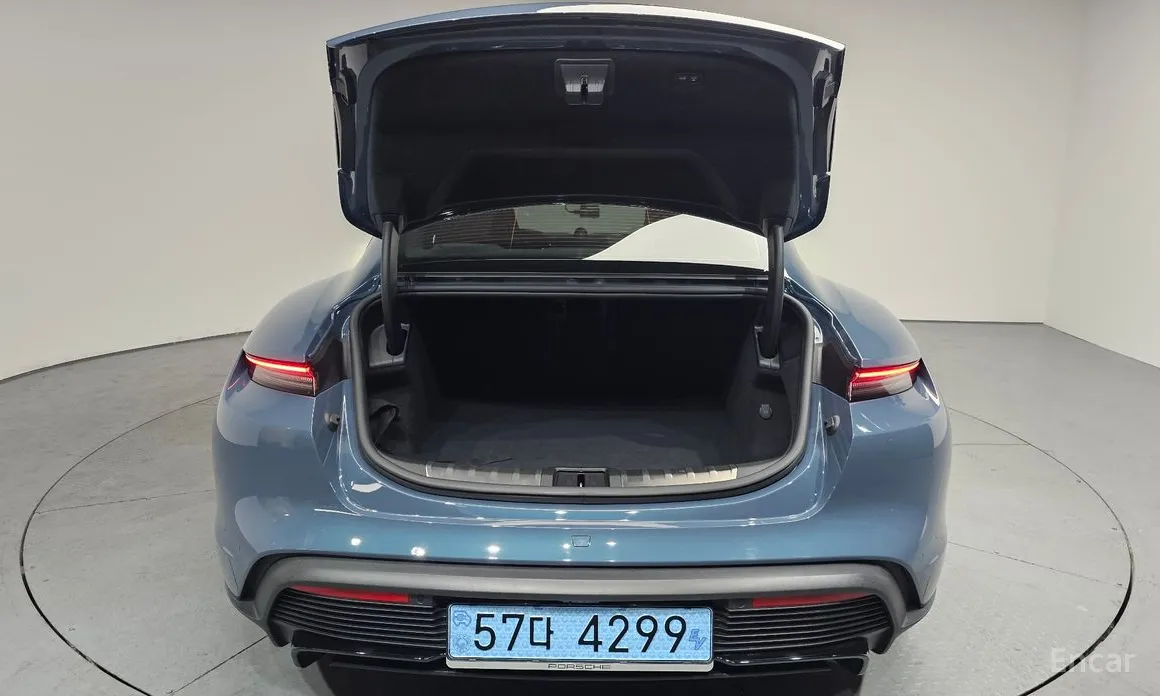 Фото 20 - Porsche Taycan