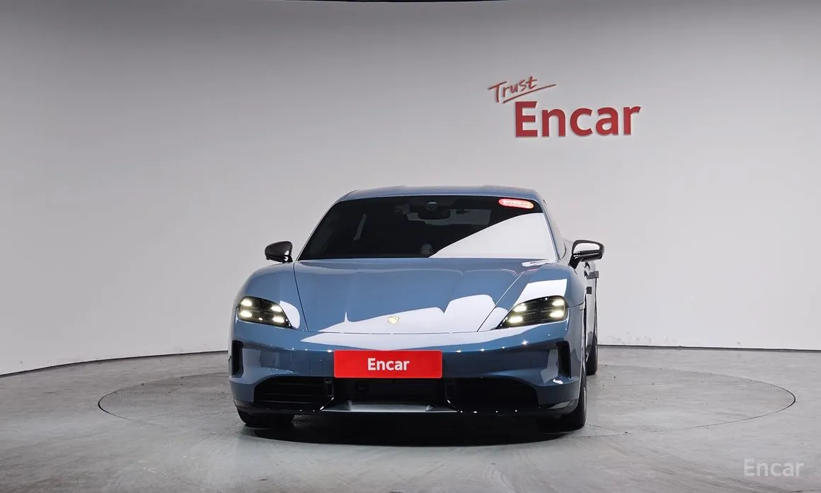 Фото 3 - Porsche Taycan