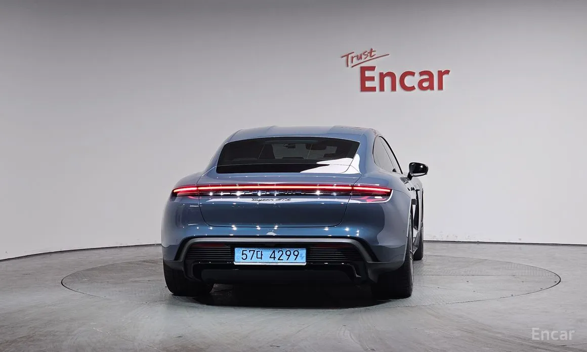 Фото 4 - Porsche Taycan