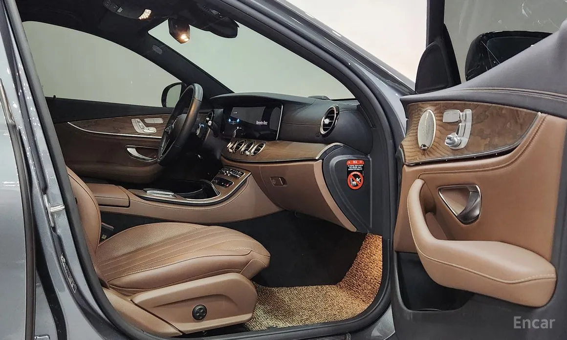 Фото 12 - Mercedes-Benz E-Class