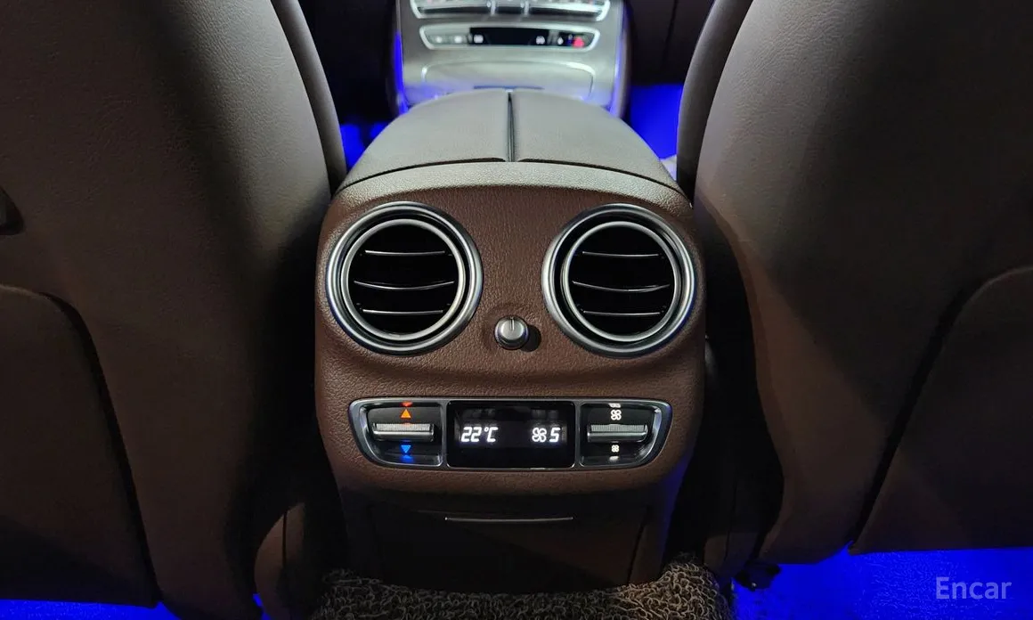 Фото 15 - Mercedes-Benz E-Class