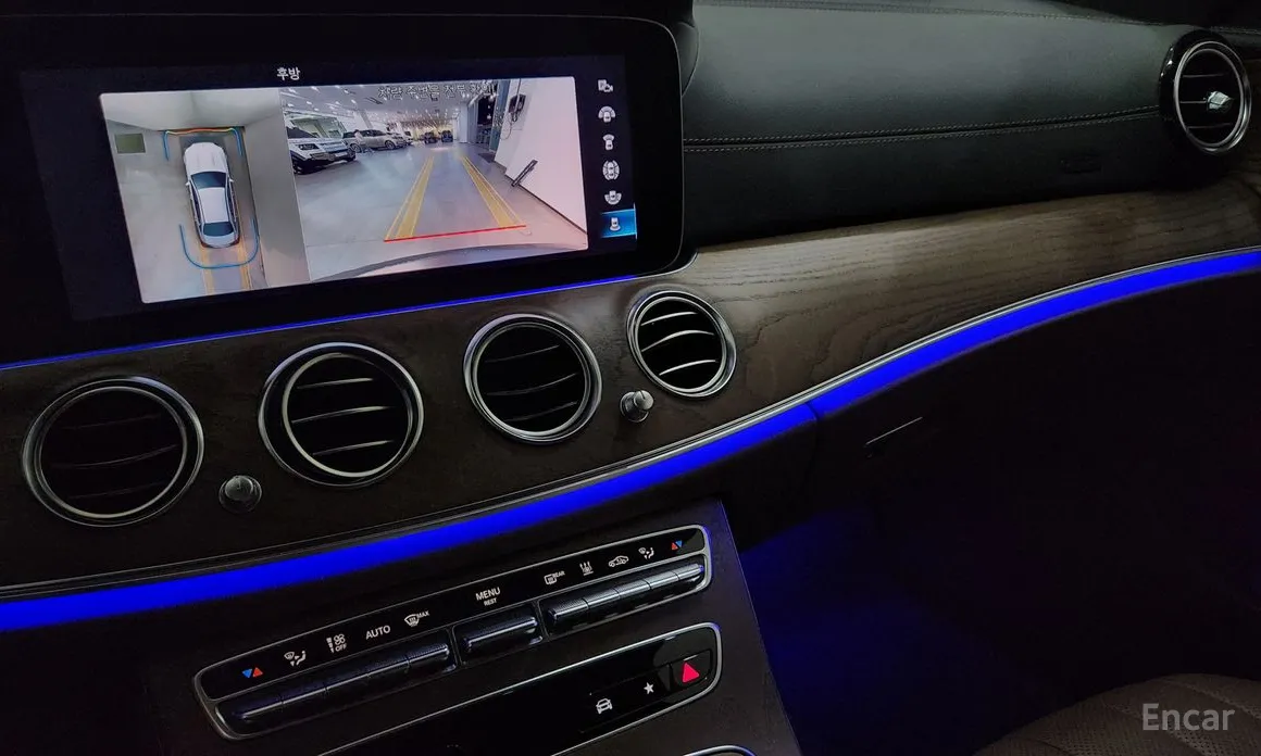 Фото 17 - Mercedes-Benz E-Class