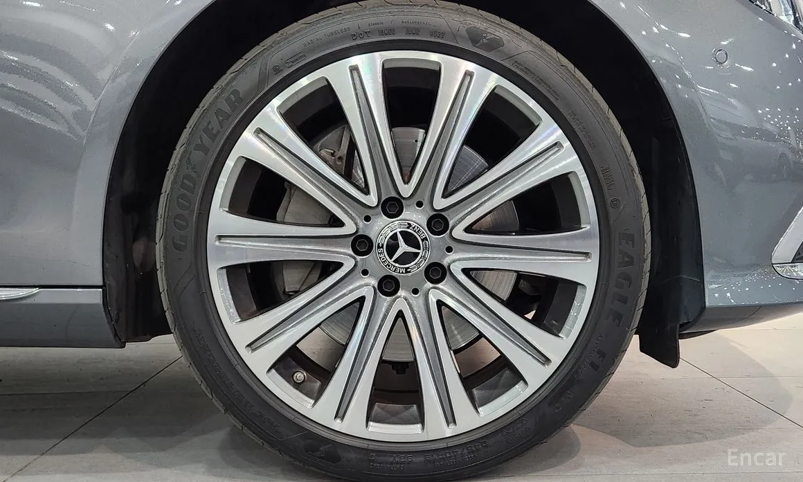 Фото 5 - Mercedes-Benz E-Class