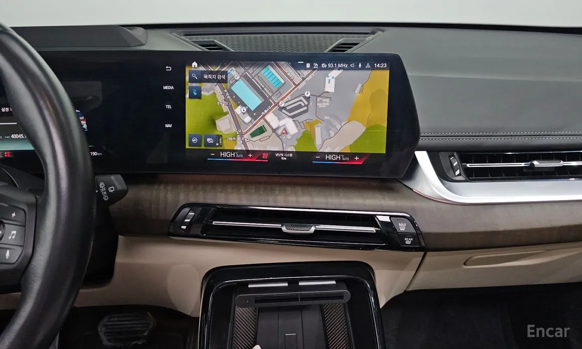 Фото 14 - BMW iX1