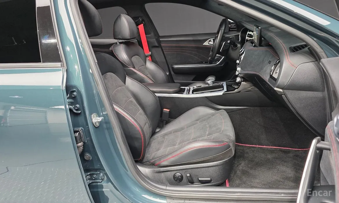 Фото 11 - Kia Stinger