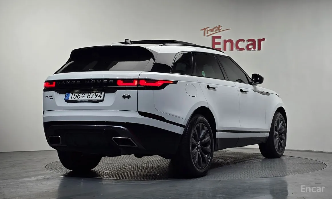 Фото 2 - Land Rover Range Rover Velar