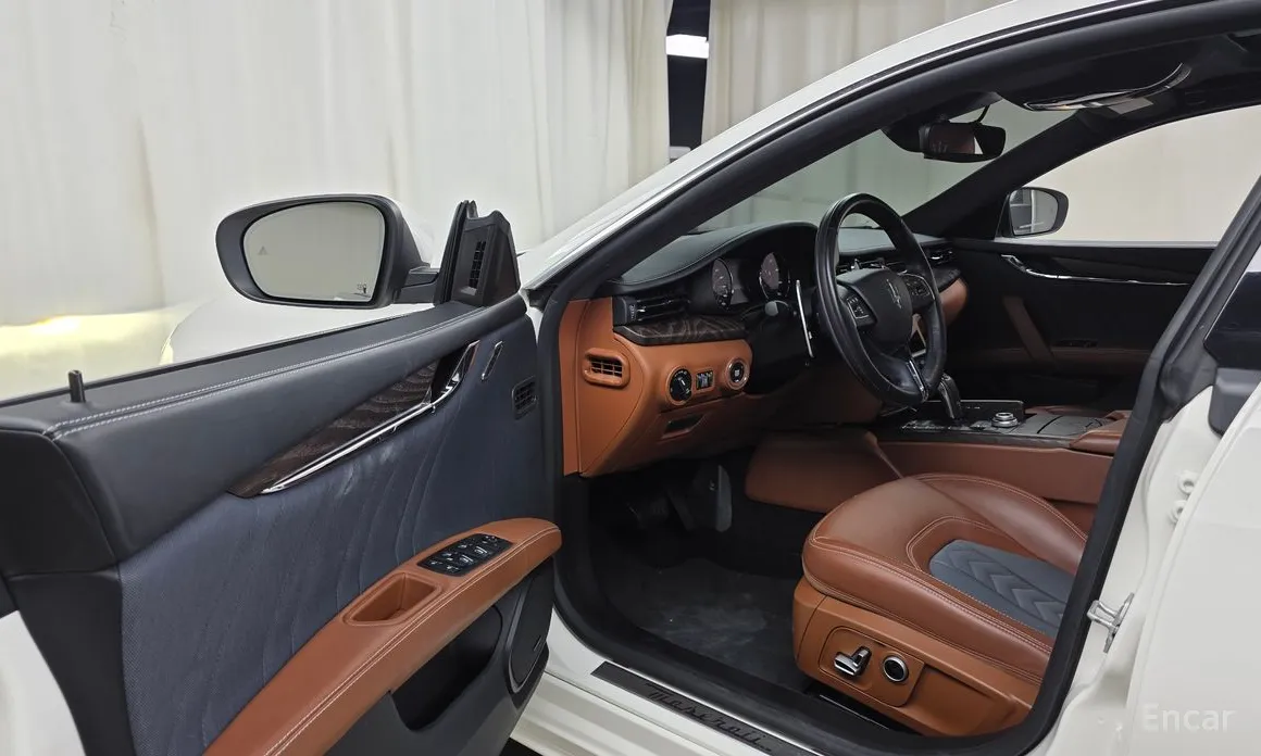 Фото 10 - Maserati Quattroporte