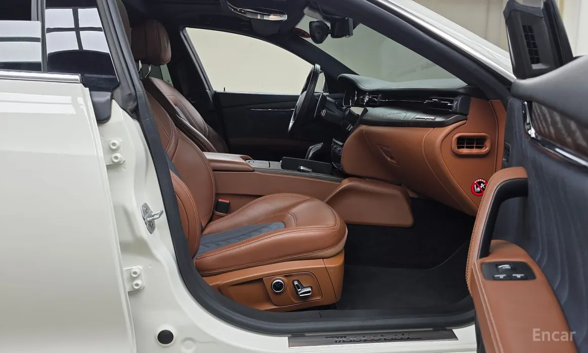 Фото 11 - Maserati Quattroporte