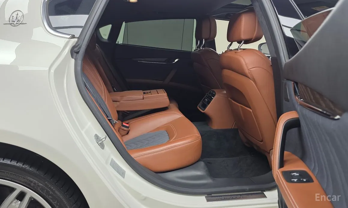 Фото 12 - Maserati Quattroporte