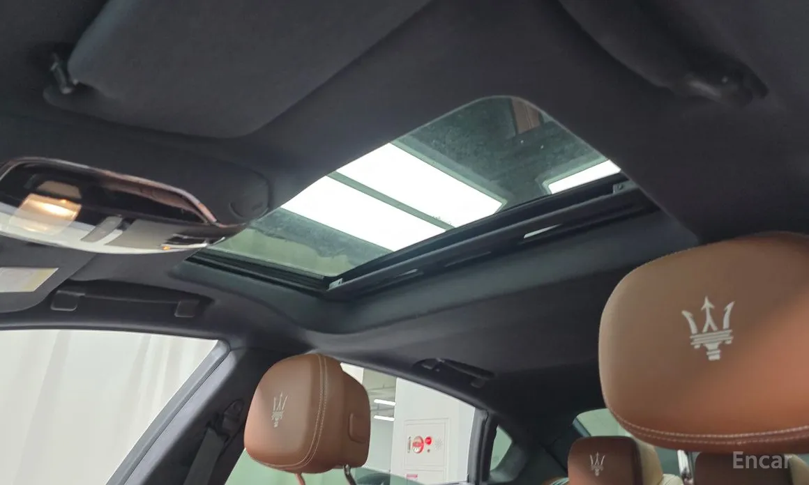 Фото 19 - Maserati Quattroporte