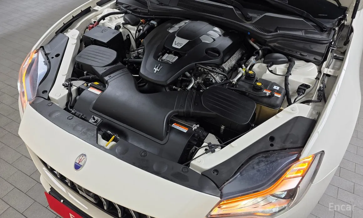 Фото 6 - Maserati Quattroporte