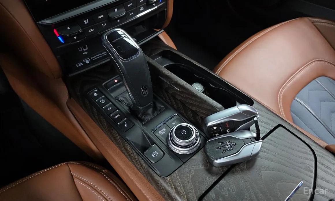 Фото 9 - Maserati Quattroporte