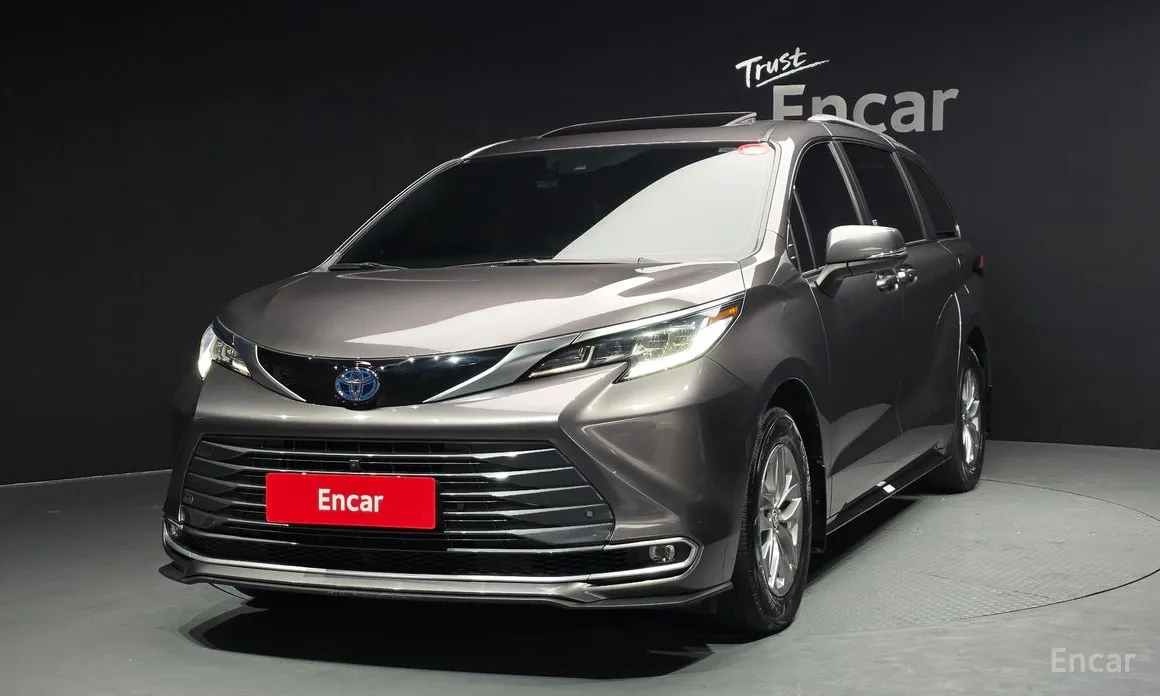 Фото 1 - Toyota Sienna