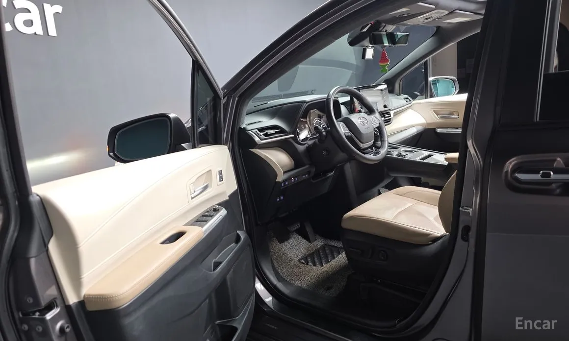 Фото 10 - Toyota Sienna