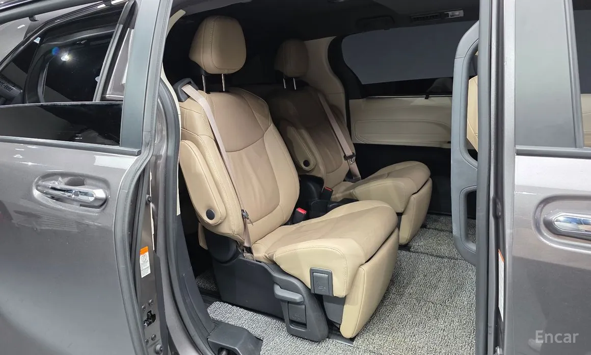 Фото 12 - Toyota Sienna