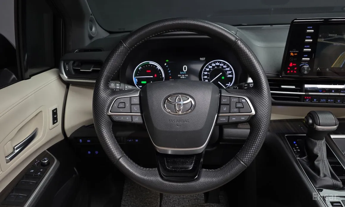 Фото 13 - Toyota Sienna