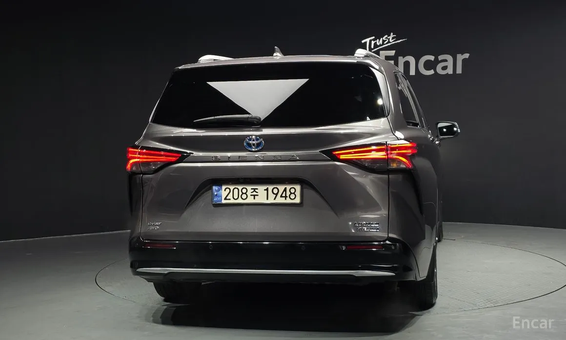 Фото 4 - Toyota Sienna