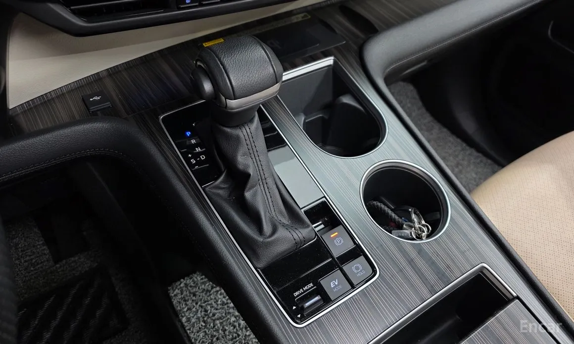 Фото 9 - Toyota Sienna