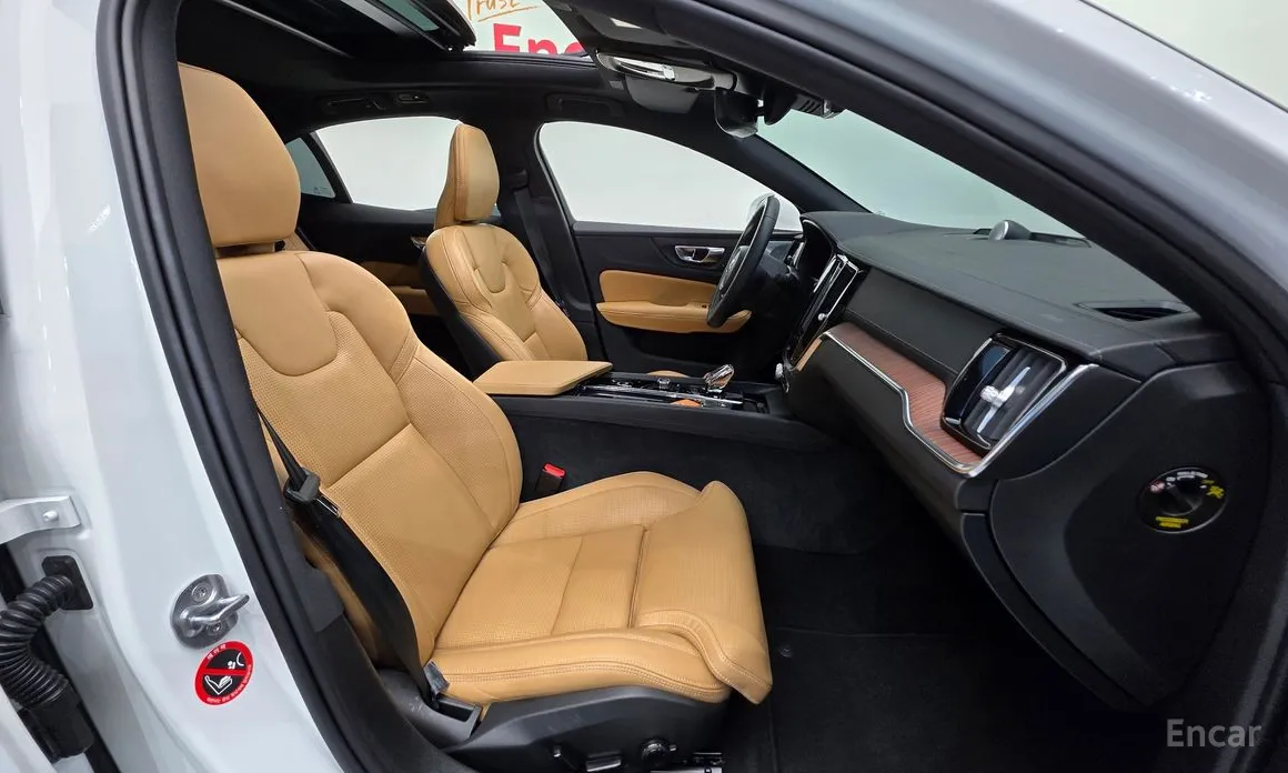 Фото 10 - Volvo S60