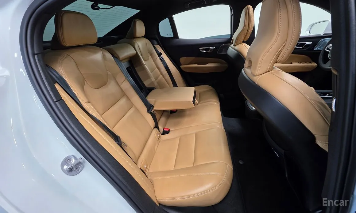 Фото 20 - Volvo S60