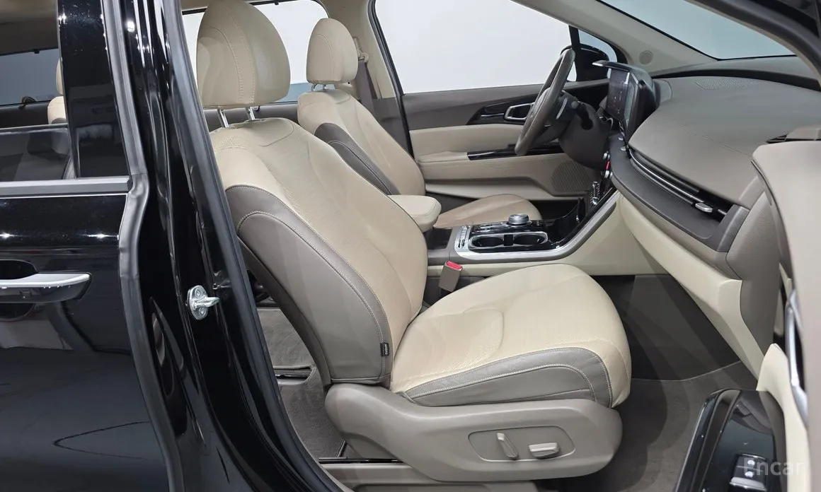 Photo 11 - Kia Carnival