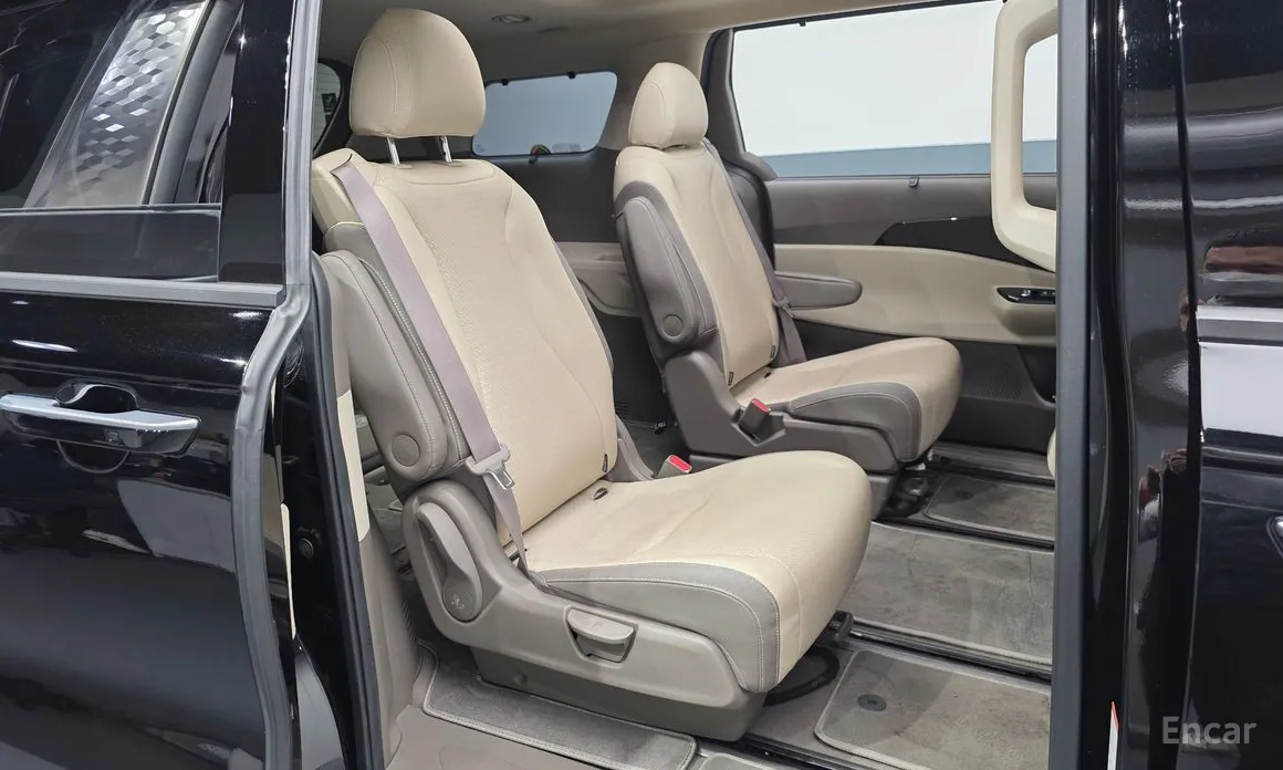 Photo 12 - Kia Carnival