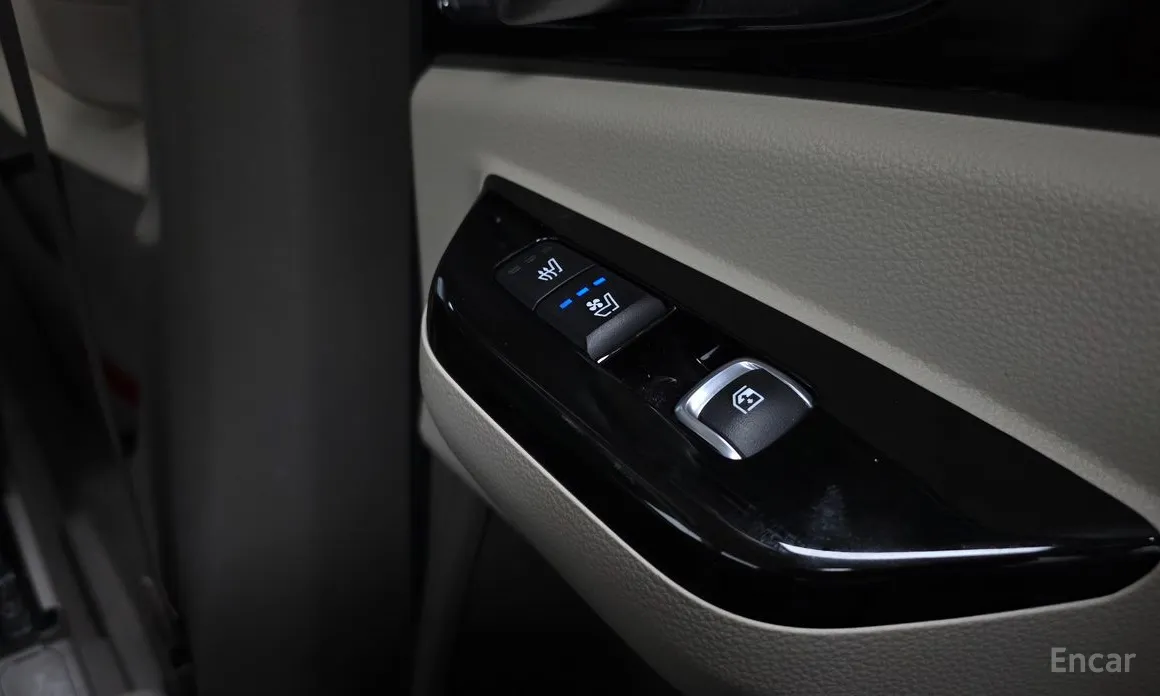 Photo 18 - Kia Carnival