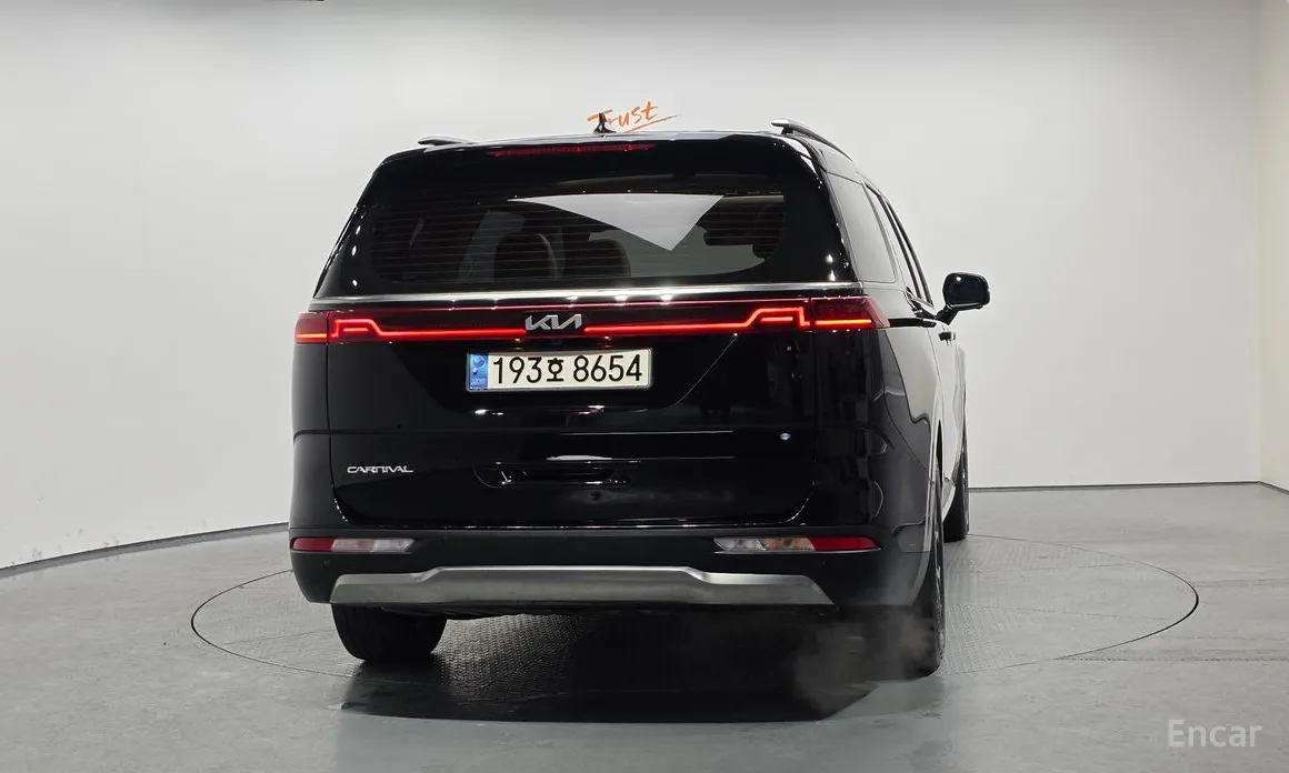 Photo 4 - Kia Carnival