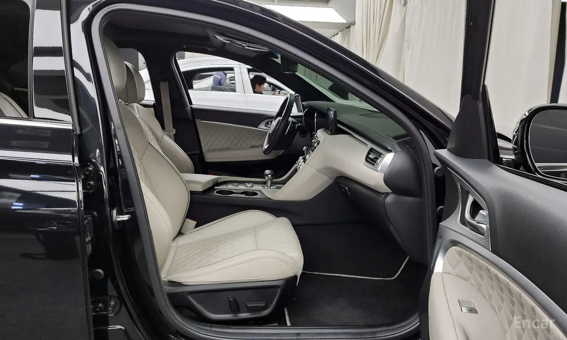 Фото 11 - Genesis G70