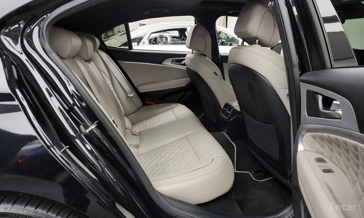 Фото 12 - Genesis G70