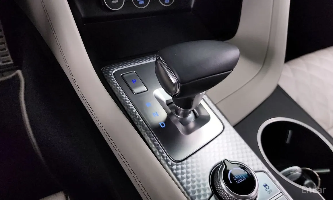 Фото 9 - Genesis G70