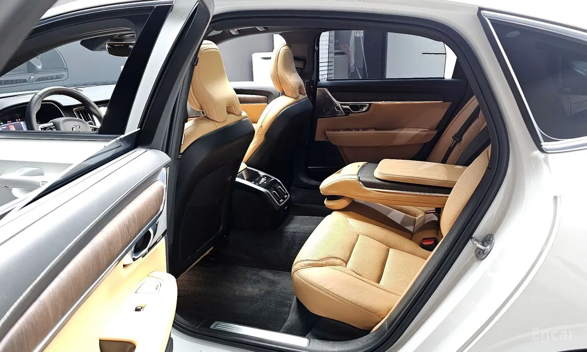 Фото 11 - Volvo S90