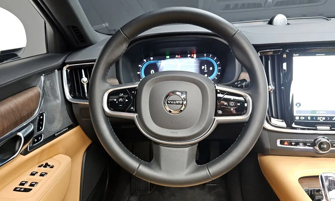 Фото 13 - Volvo S90