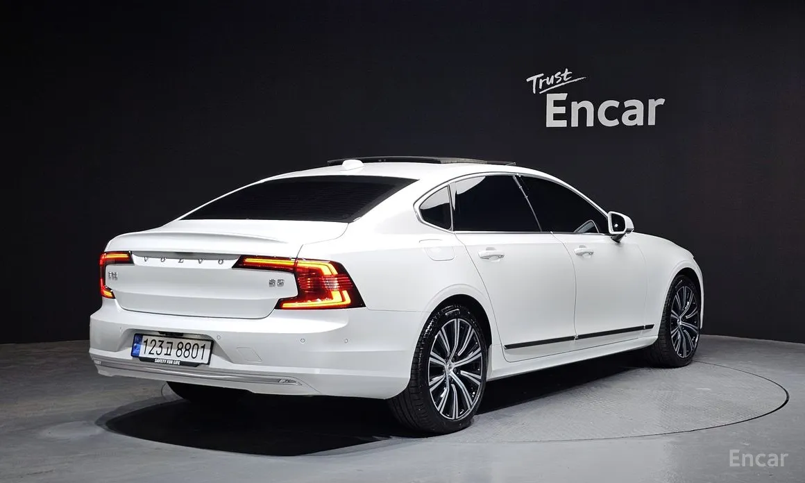 Фото 2 - Volvo S90