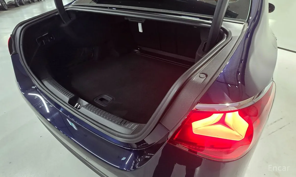 Фото 10 - Mercedes-Benz E-Class