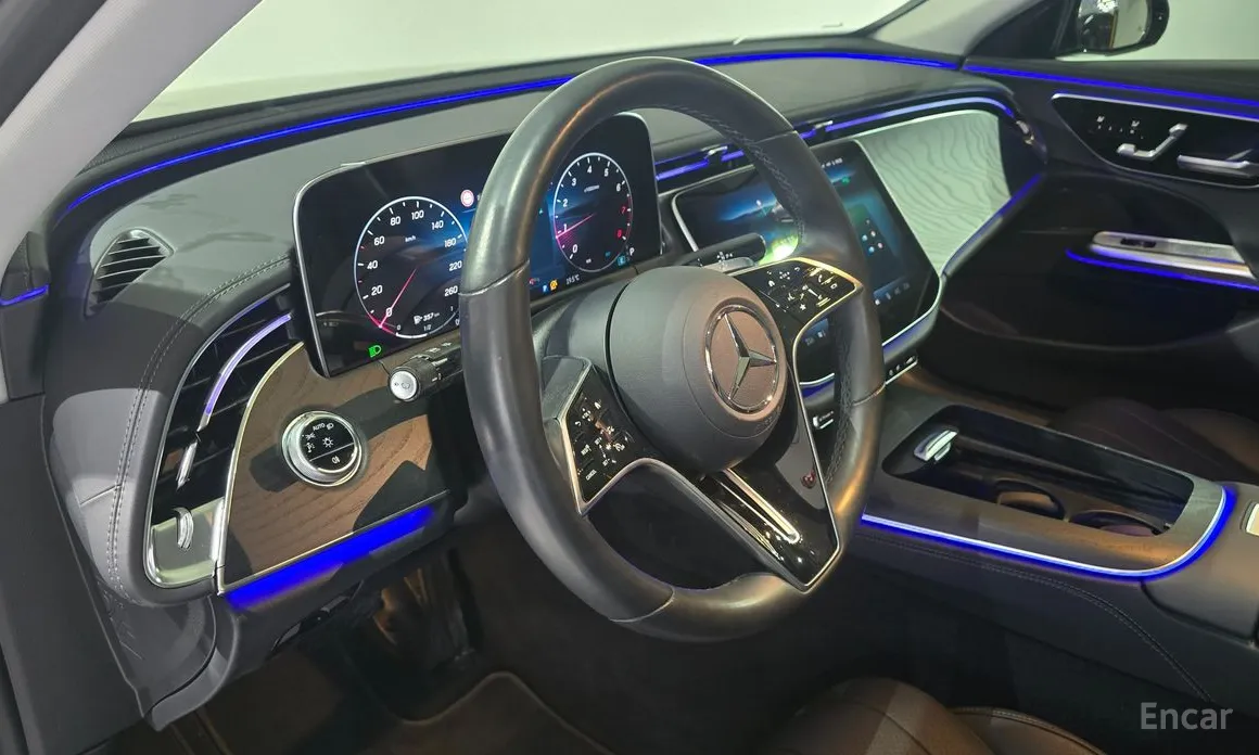 Фото 15 - Mercedes-Benz E-Class