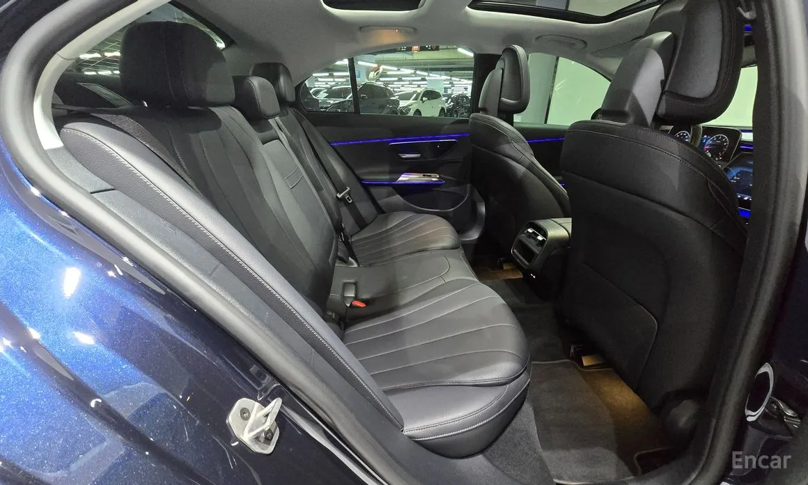 Фото 20 - Mercedes-Benz E-Class