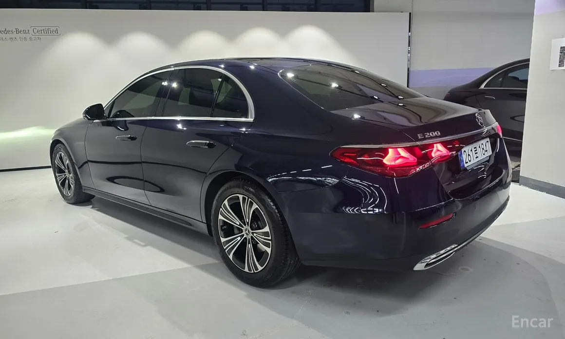 Фото 3 - Mercedes-Benz E-Class