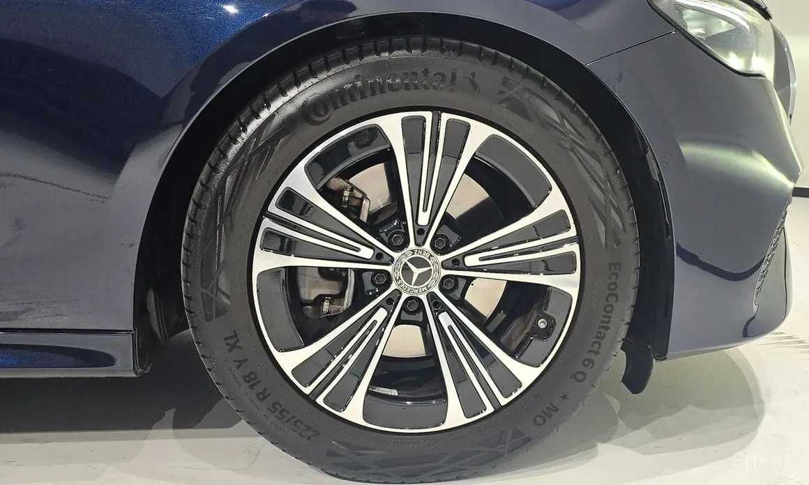 Фото 5 - Mercedes-Benz E-Class