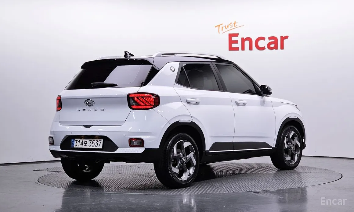 Фото 2 - Hyundai Venue