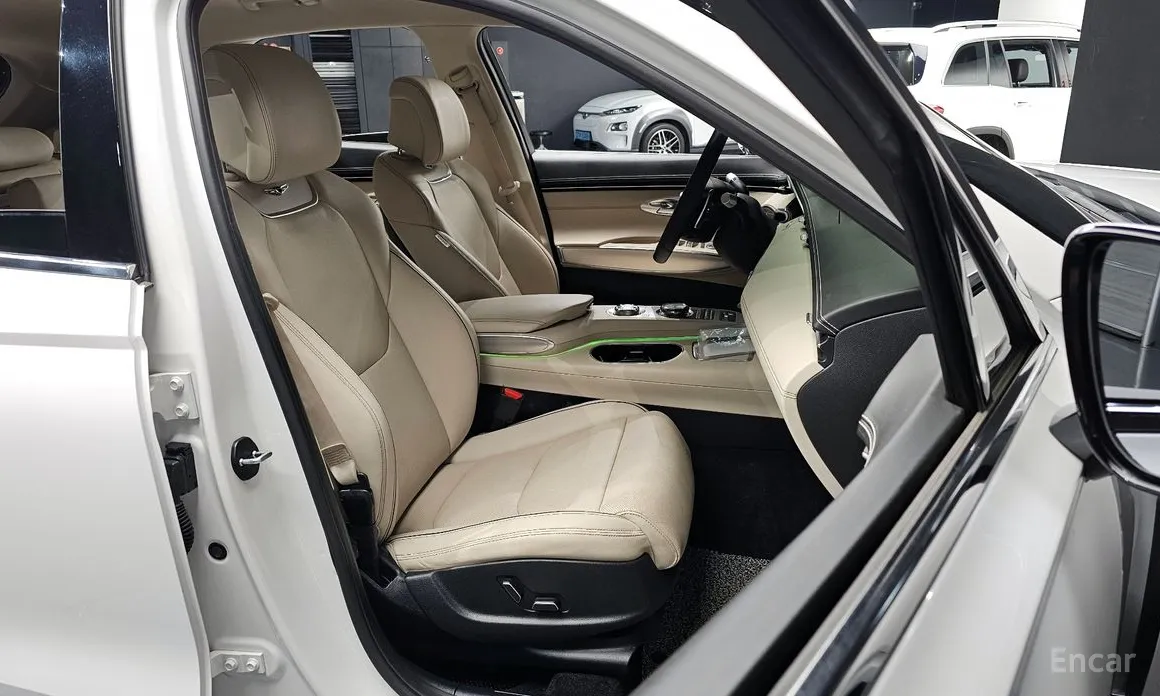 Photo 10 - Genesis GV70