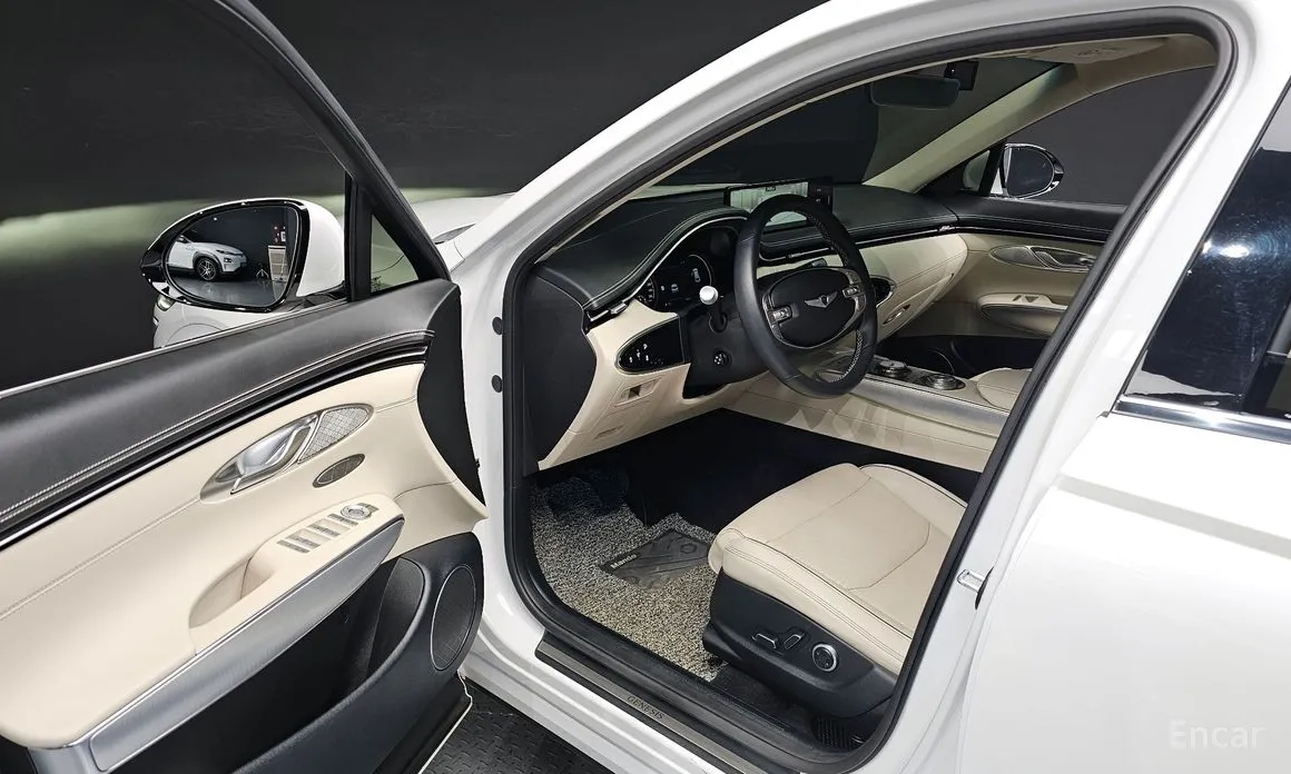 Photo 11 - Genesis GV70