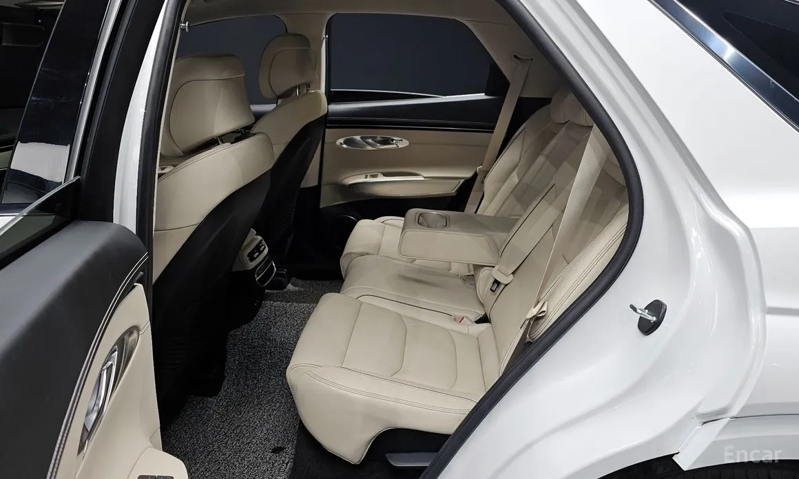 Photo 12 - Genesis GV70