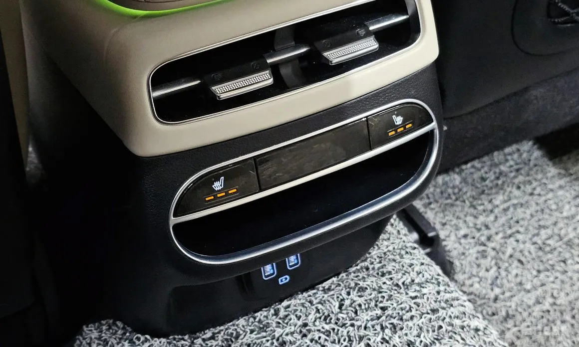 Photo 19 - Genesis GV70