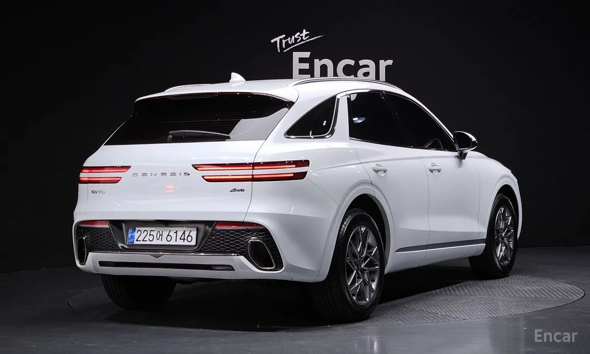 Photo 2 - Genesis GV70